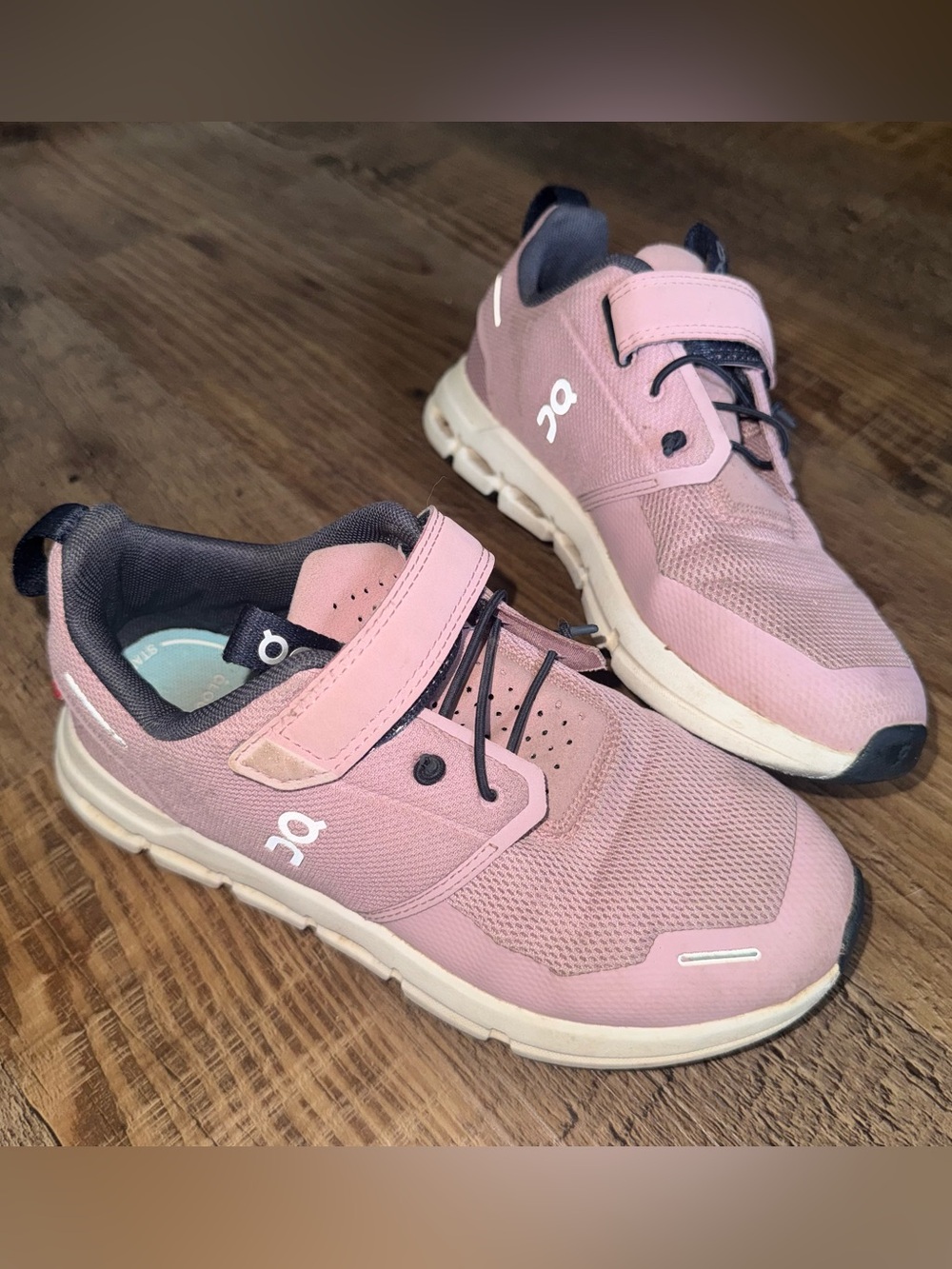 On Clouds Kids Cloud Play Running Shoes Pink Velcr Sneakers US Size 2 EU 33.5